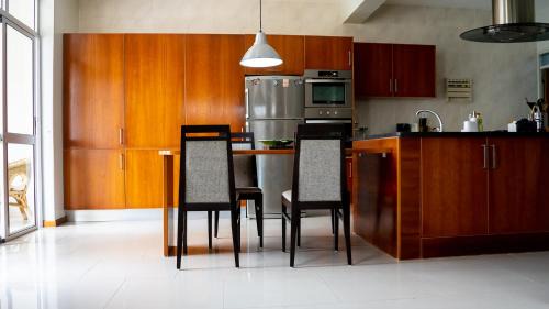 Apartamento T3 Equipado Em cima de Restaurante