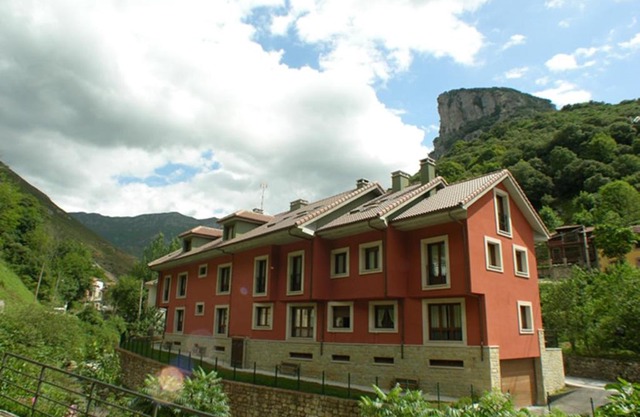 Apartamentos Puente La Molina