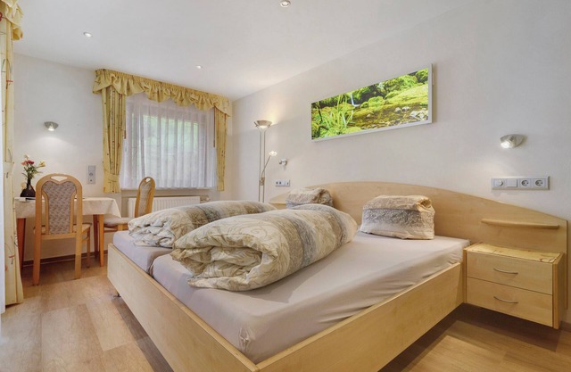 Apartment 'Doppelzimmer 1' with Mountain View, private balcony and Wi-Fi