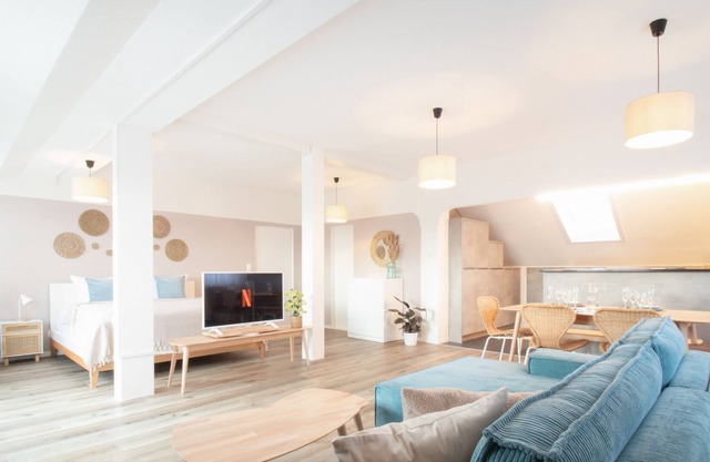 Apartment Blau I Rhine Falls I Netflix I balcony