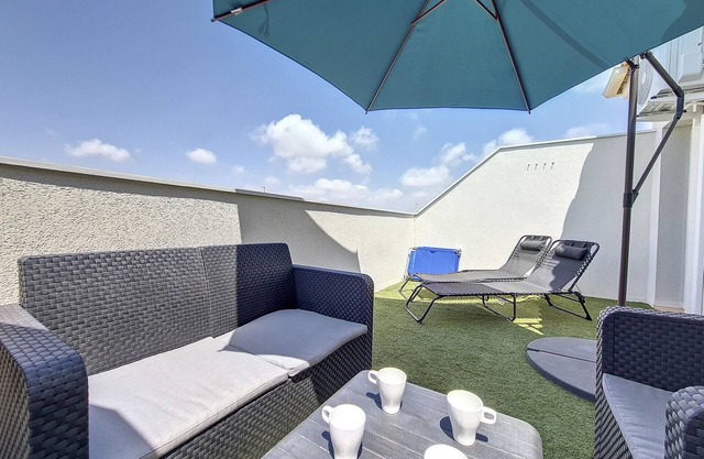 Apartment, central location, 200m from the beach