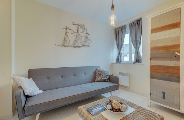 Apartment 'Les Ebihens' with Private Terrace and Wi-Fi