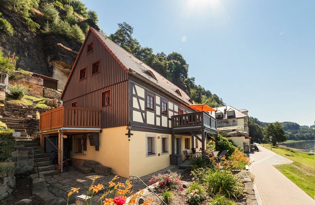 Apartment 1 - Half-timbered house directly on the Elbe with a view of the Elbe