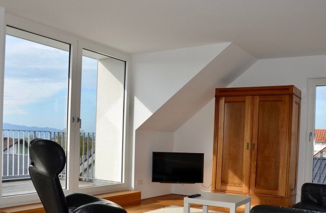 Apartment 180 degrees - on the 2nd floor with panoramic window, 180 degree lake and sea view. Mountain view