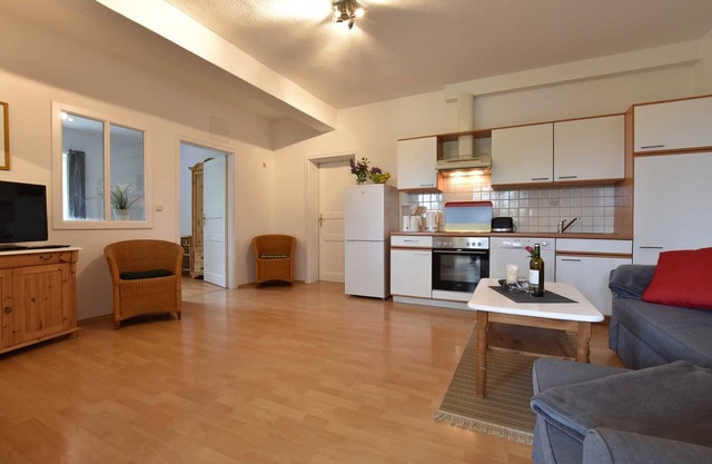 Apartment 2 with 2 bedrooms (2-5 pers.) on the ground floor - Villa Seeheim vacation property directly on the waterfront