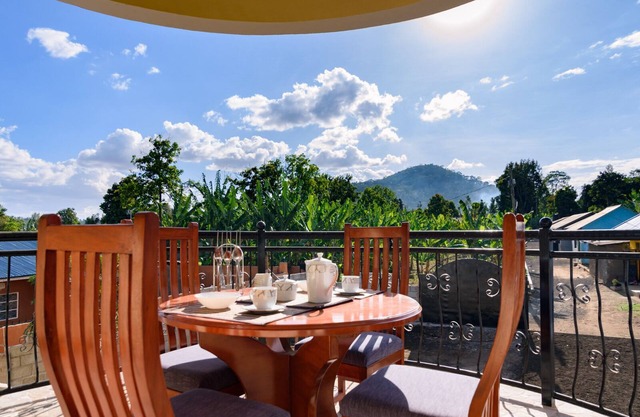 Apartment 3bedrooms furnished, in a 3 apartments house, 10min from Arusha Center