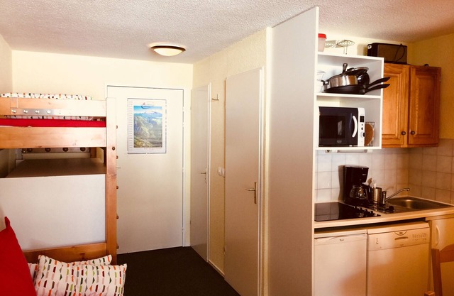 ⛄️⛷ APARTMENT 4 ADULTS/1 CHILD- ALPE D HUEZ .QUARTIER L’ECLOSE