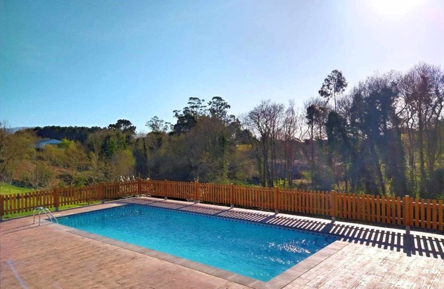Apartment 6: Three bedrooms, porch and swimming pool