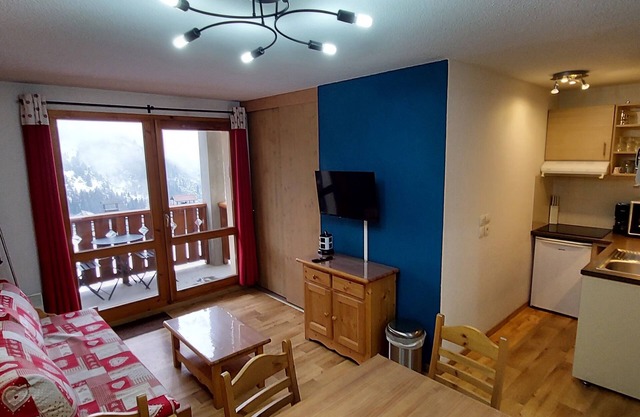 Apartment 7 people 100m from the slopes and swimming pool residence 3 stars