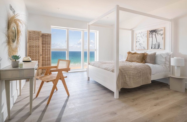 Apartment 8, Cliff Edge