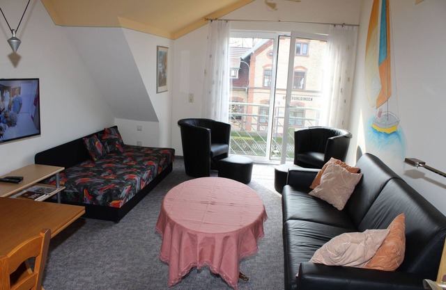 Apartment "Altbau" 2nd floor, 60sqm, 1 bedroom, 1 living/sleeping area max. 4 persons