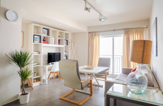 Apartment 'A Orillas Del Guadalquivir' with Balcony, Wi-Fi and Air Conditioning