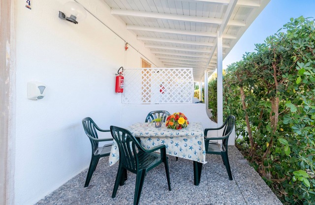Apartment 'Alimini - 4' with Private Terrace, Wi-Fi and Air Conditioning