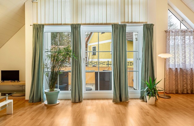 Apartment 'Am Schlossberg' with Balcony and Wi-Fi