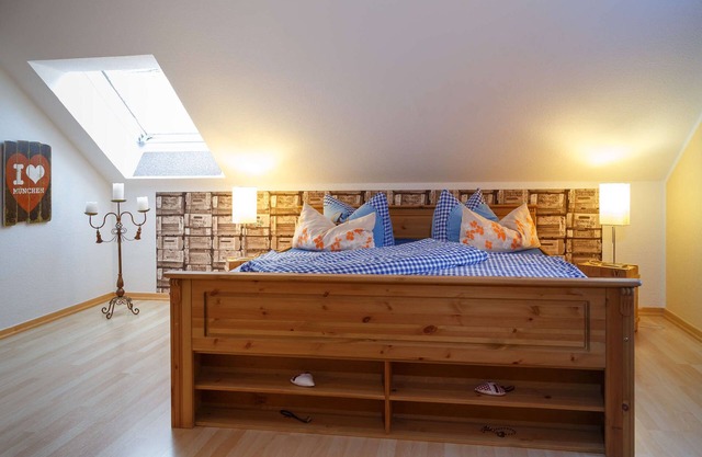 Apartment 'Am Schloss Lauenstein Dachgeschoss' with Private Terrace and Wi-Fi