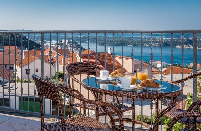 Apartment Anamarija with sea view (96871-A1) - Sibenik