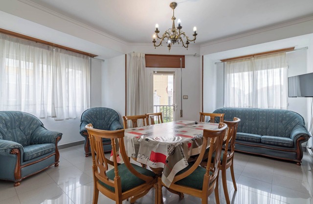 Apartment 'Apartamento Sarria' with Wi-Fi
