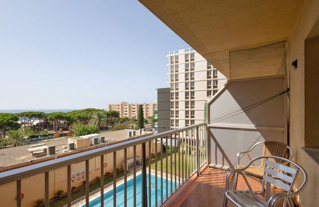 Apartment 'Apartamento Primera Línea De Mar' with Sea View, Shared Pool and Wi-Fi