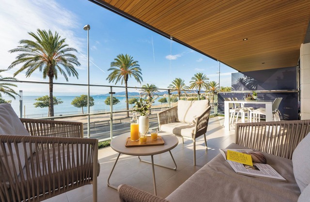Apartment 'Apartamento Delfin' with Sea View, Wi-Fi and Air Conditioning