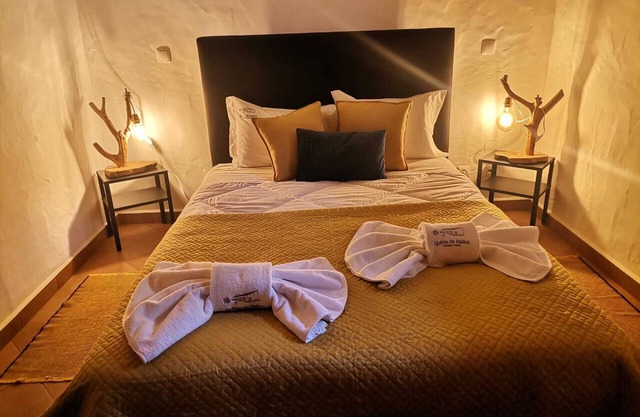 Apartment "Apartamento - Casa Alfarrobeira" with Mountain View, Shared Pool & Wi-Fi