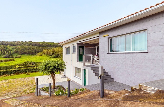 Apartment 'Apartamento T2 Praia Do Almoxarife' with Sea View, Wi-Fi and Air Conditioning