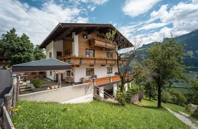 Apartment 'Buchauer' with Mountain View, Shared Garden and Wi-Fi