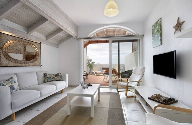 Apartment Bahía Vista with Sea View, Wi-Fi & Terraces