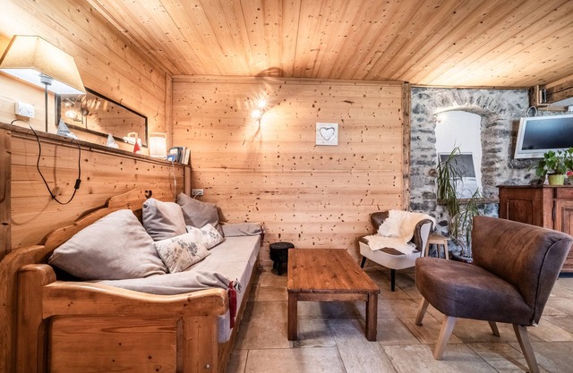 Apartment 'Bel Appartement - Sixt Fer Cheval' with Private Terrace, Private Garden and Wi-Fi