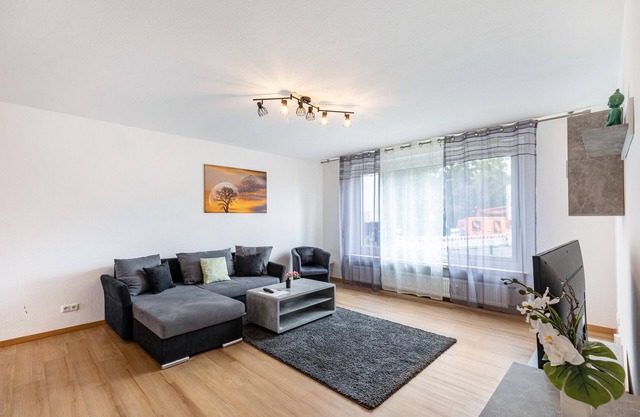 Apartment 'Bruchköbel 1 auch Für Monteure' with Balcony and Wi-Fi