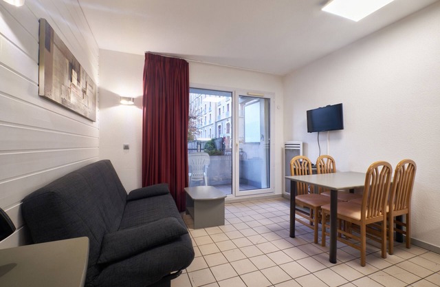 Apartment 'Bulle Enchantée Lac Et Montagne' with Shared Pool, Balcony and Wi-Fi