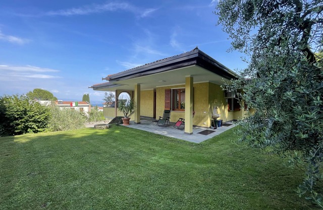 Apartment 'Casa Emiliano' with Lake View, Wi-Fi and Air Conditioning