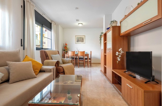 Apartment 'Ca La Mercè' with Private Terrace, Wi-Fi and Air Conditioning