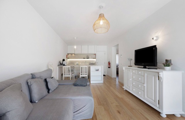 Apartment 'Casa Da Praia' with Sea View, Wi-Fi and Air Conditioning