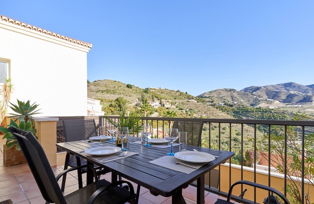 Apartment "Casa Lola" with Private Terrace, Shared Pool & Wi-Fi