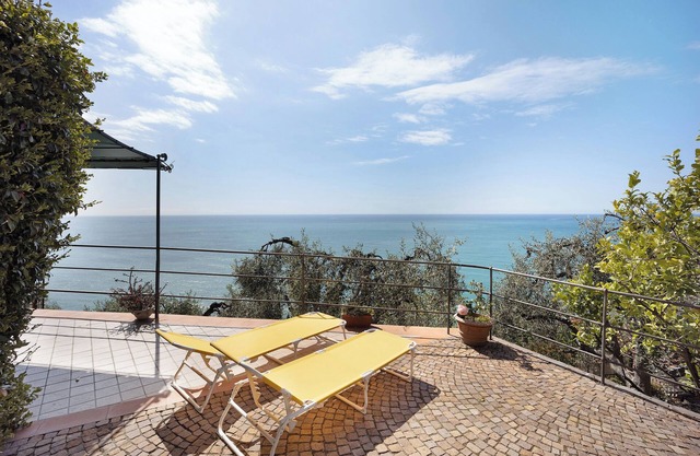 Apartment "Casa Gelsomino" with Sea View, Wi-Fi, Garden & Terrace