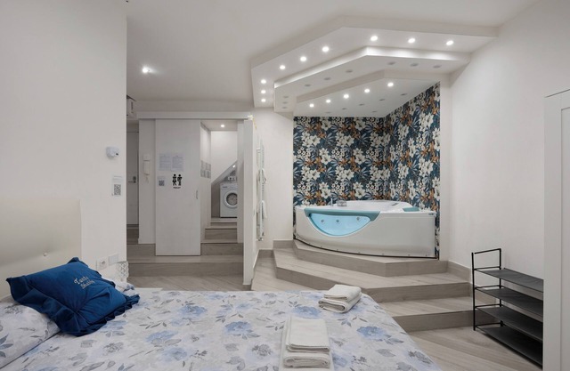 Apartment 'Casa Giulia' with Wi-Fi and Air Conditioning