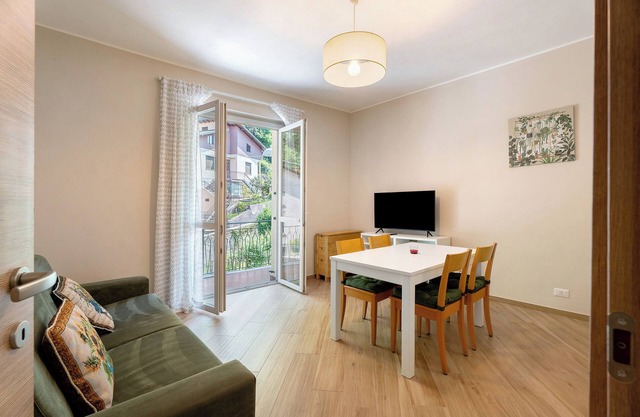 Apartment 'Casa Làrisa Lago Maggiore' with Mountain View, Balcony and Wi-Fi