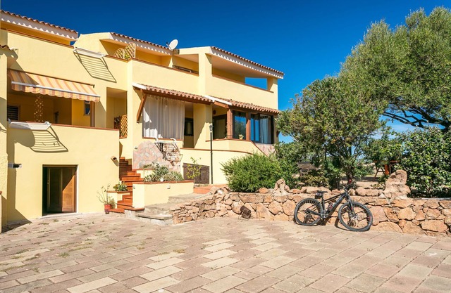 Apartment “Casa Relax” with Mountain and Sea Views, Garden, Wi-Fi & Terrace