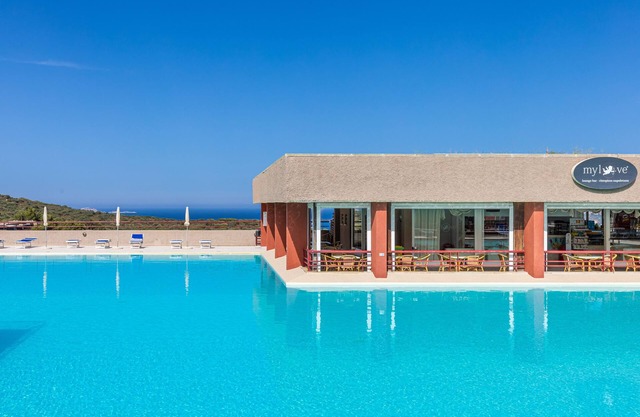 Apartment 'Casa Vacanze Cugnana Verde' with Sea View, Wi-Fi and Air Conditioning