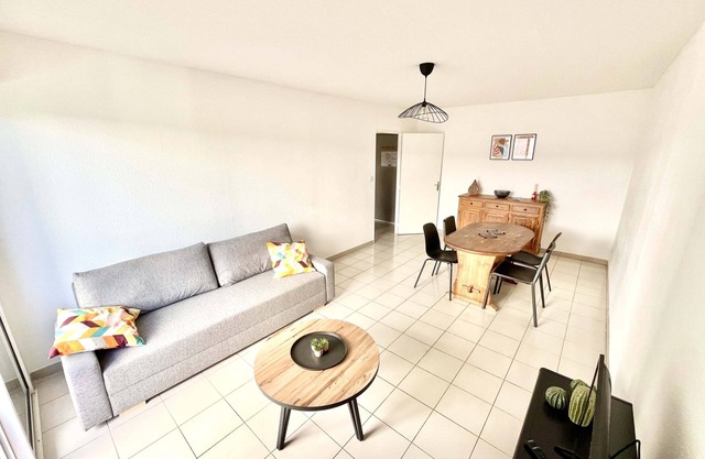 Apartment - Close to Tramway