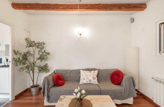 Apartment 'Cozy Centre Manresa' with Private Terrace, Wi-Fi and Air Conditioning