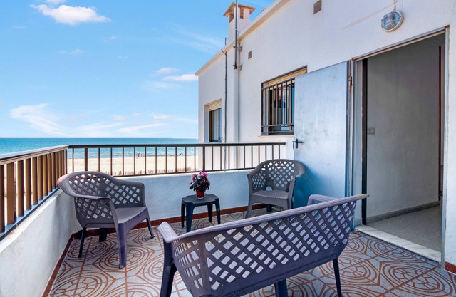 Apartment 'Cudei Primera Línea' with Sea View, Wi-Fi and Air Conditioning