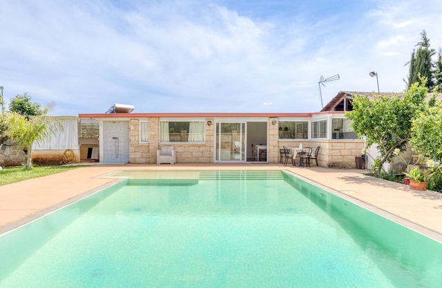 Apartment 'Dependance Con Piscina' with Private Pool, Wi-Fi and Air Conditioning