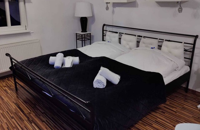 Apartment 'Doppelzimmer' with Shared Terrace and Wi-Fi