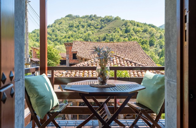 Apartment 'El Portiellu 2' with Private Terrace, Balcony and Wi-Fi
