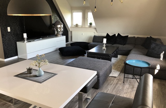 Apartment-Elbtalblick-Deluxe-Private Bathroom-River view
