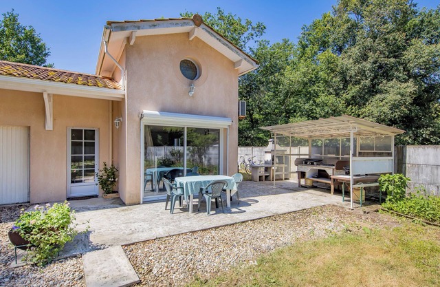 Apartment 'Entre Vignobles Et Océan' with Private Terrace, Shared Garden and Wi-Fi