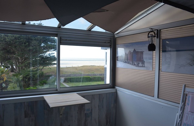 Apartment facing the sea