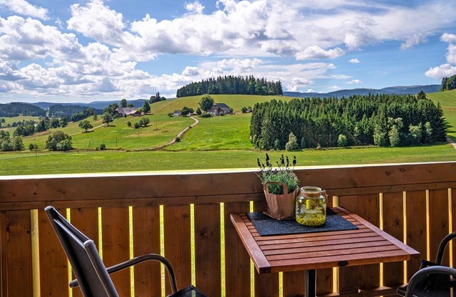 Apartment 'Ferienwohnung Weißtanne' with Mountain View, Shared Garden and Wi-Fi
