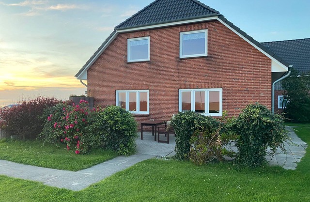 Apartment 'Ferienwohnung Uthlande' with Shared Terrace, Shared Garden and Wi-Fi